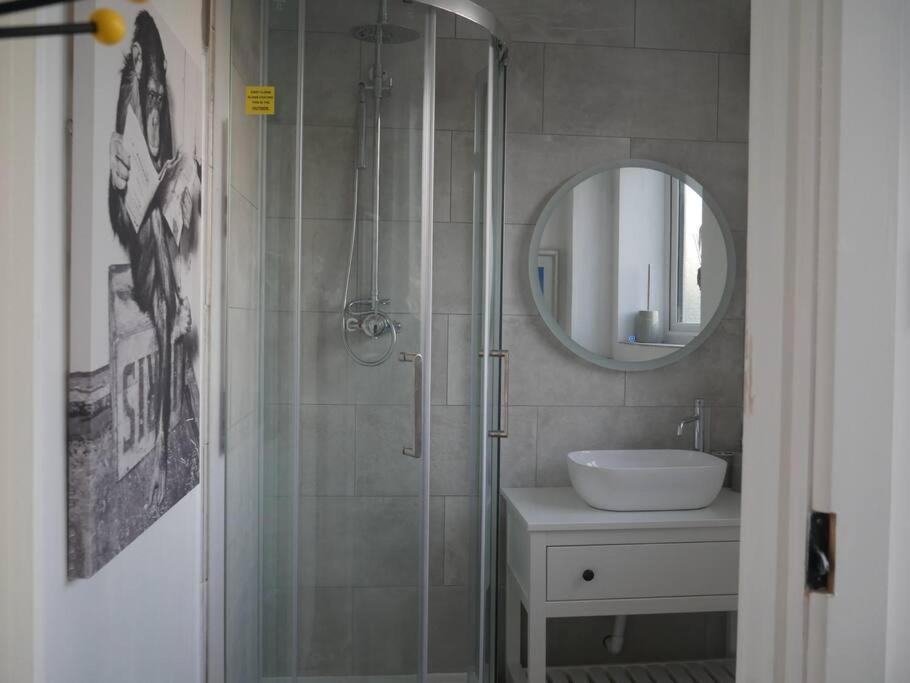 Cheltenham Accommodation -Self-Catering-2 Bedrooms Exterior photo